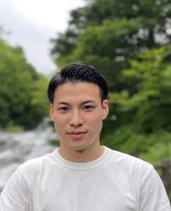 東所 賢吾(Kengo Tosho)
